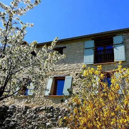 Couette-café Mas Saint-Joseph 3*